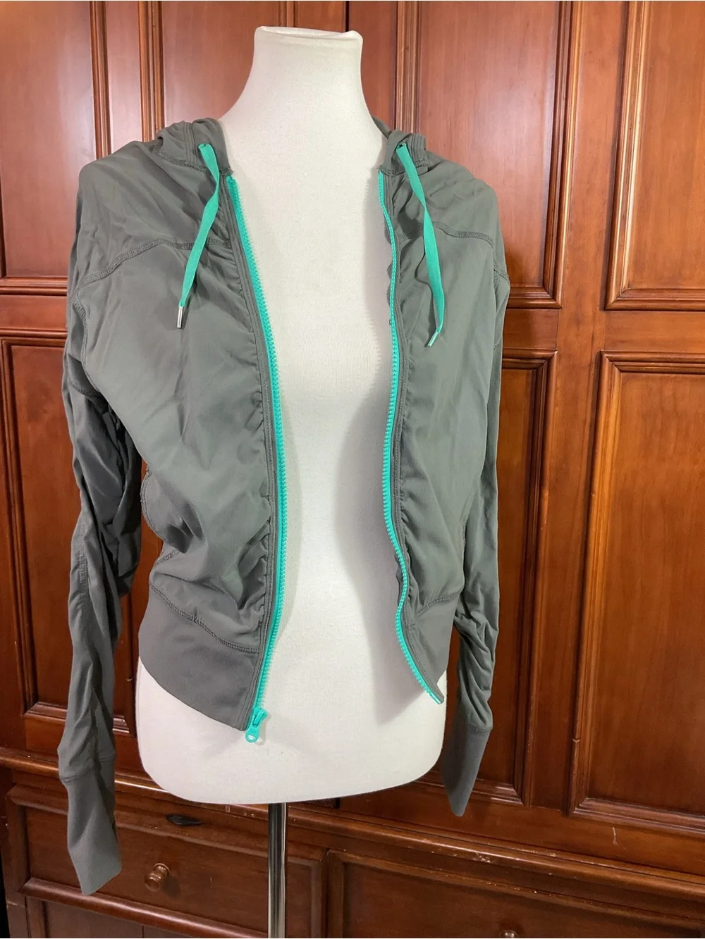 Lucy Athleisure Women’s Workout Jacket Size XS Gray And Green Lknw Full Zip Vers